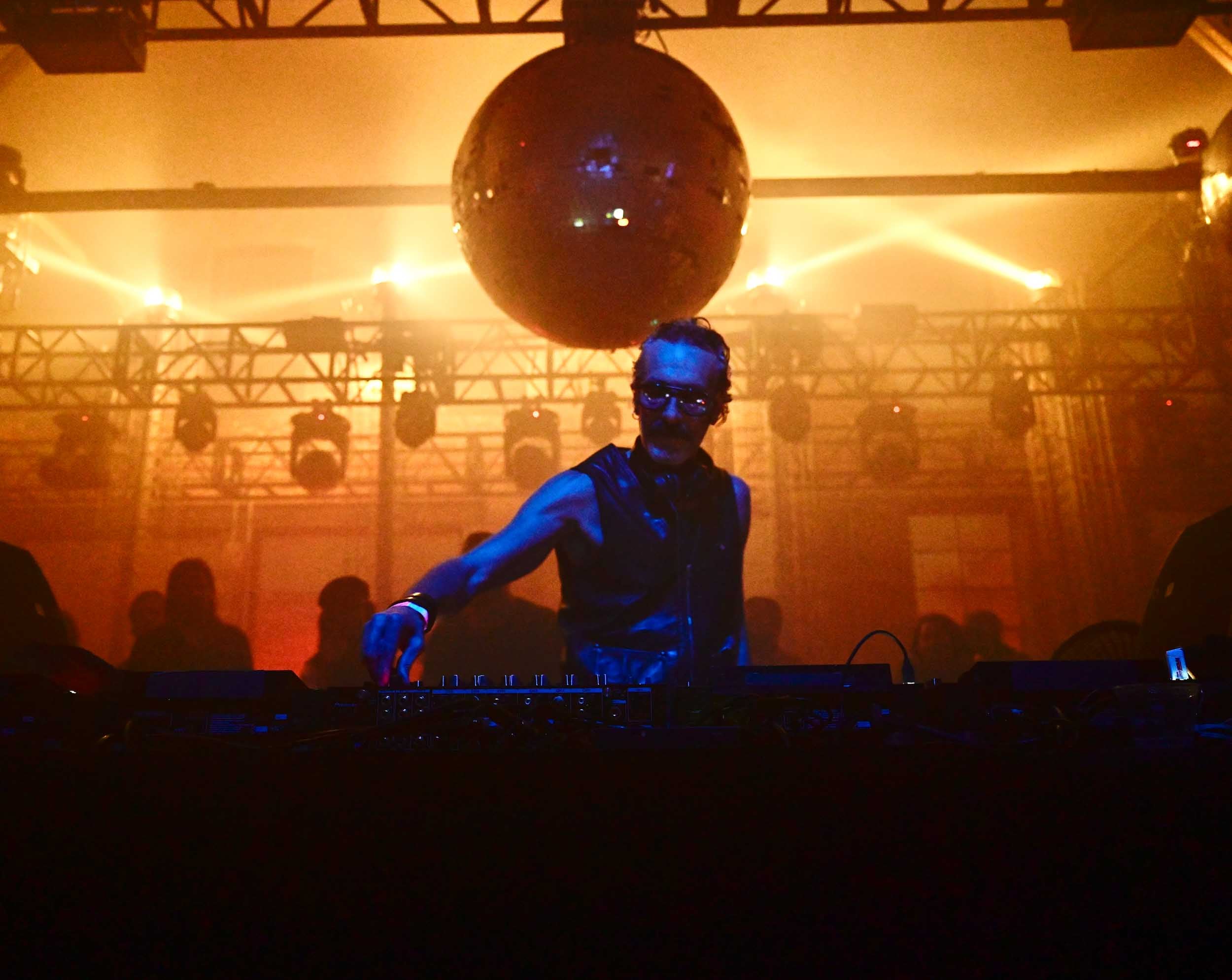 Dj Harvey With Howlin' Gimpmask At Horse Meat Disco | Howlin'